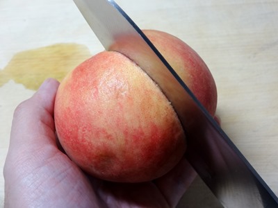 桃の剥き方1