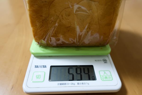 銀座に志かわの月初め食パンの重さは594g