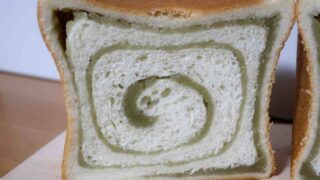銀座に志かわの月初め食パンクラウンメロンの断面はきれいに渦巻き状になっている