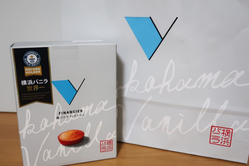 塩バニラフィナンシェのパッケージと紙袋